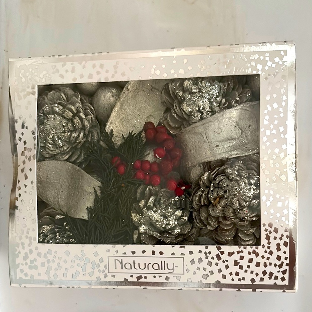 Naturally Holiday Potpourri. New in Box.